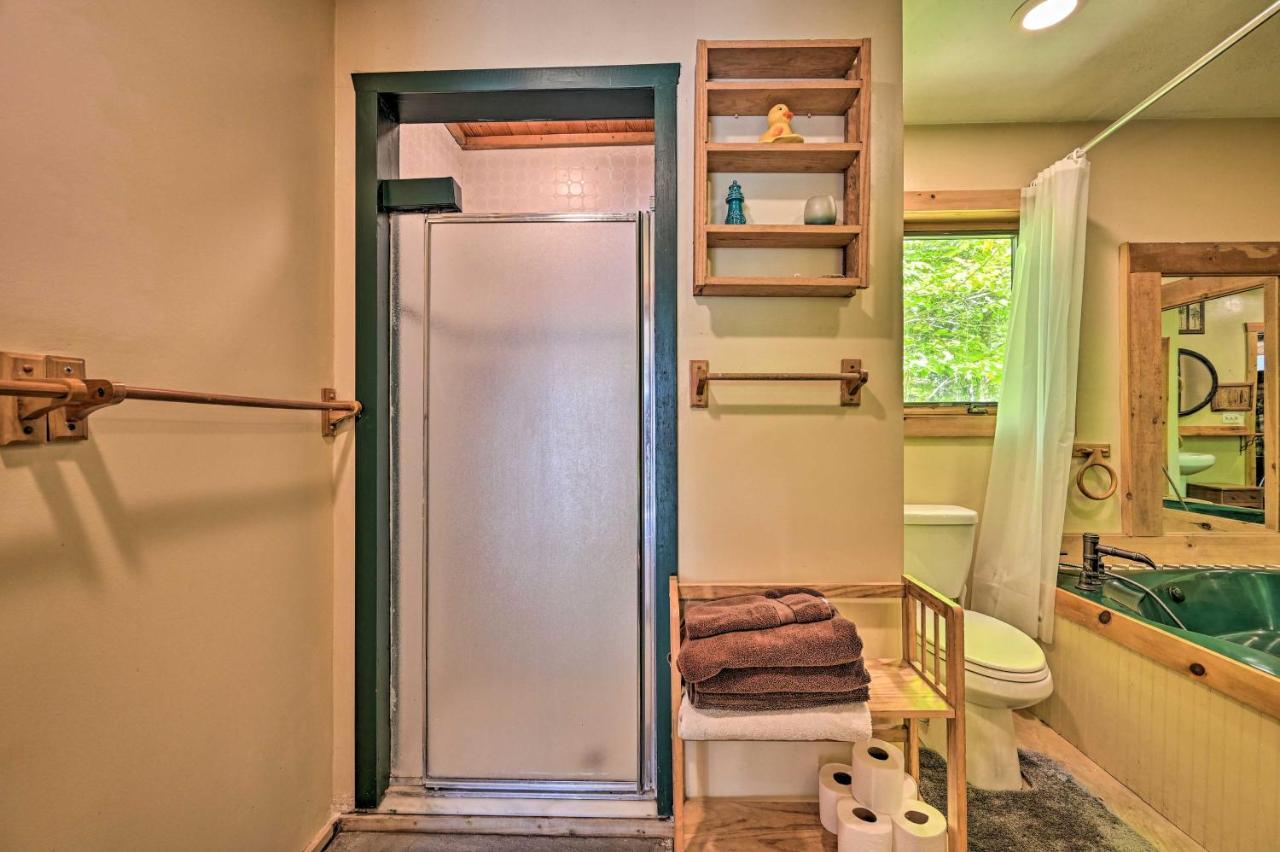 Remote Cabin With Fire Pit 3 Miles To Stowe Mtn! Bagian luar foto
